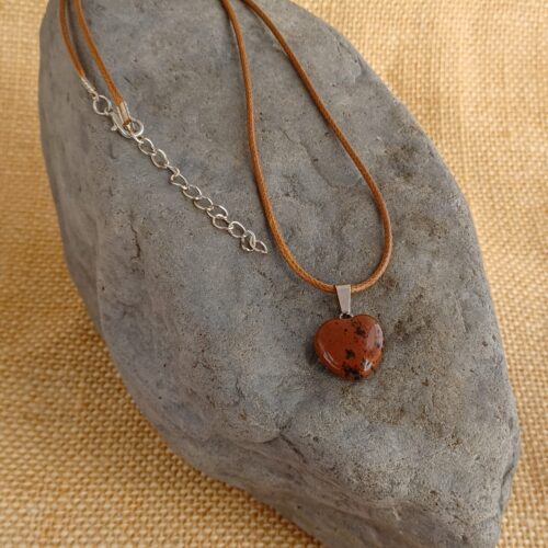 MAHOGANY OBSIDIAN HEART SHAPE NECKLACE.