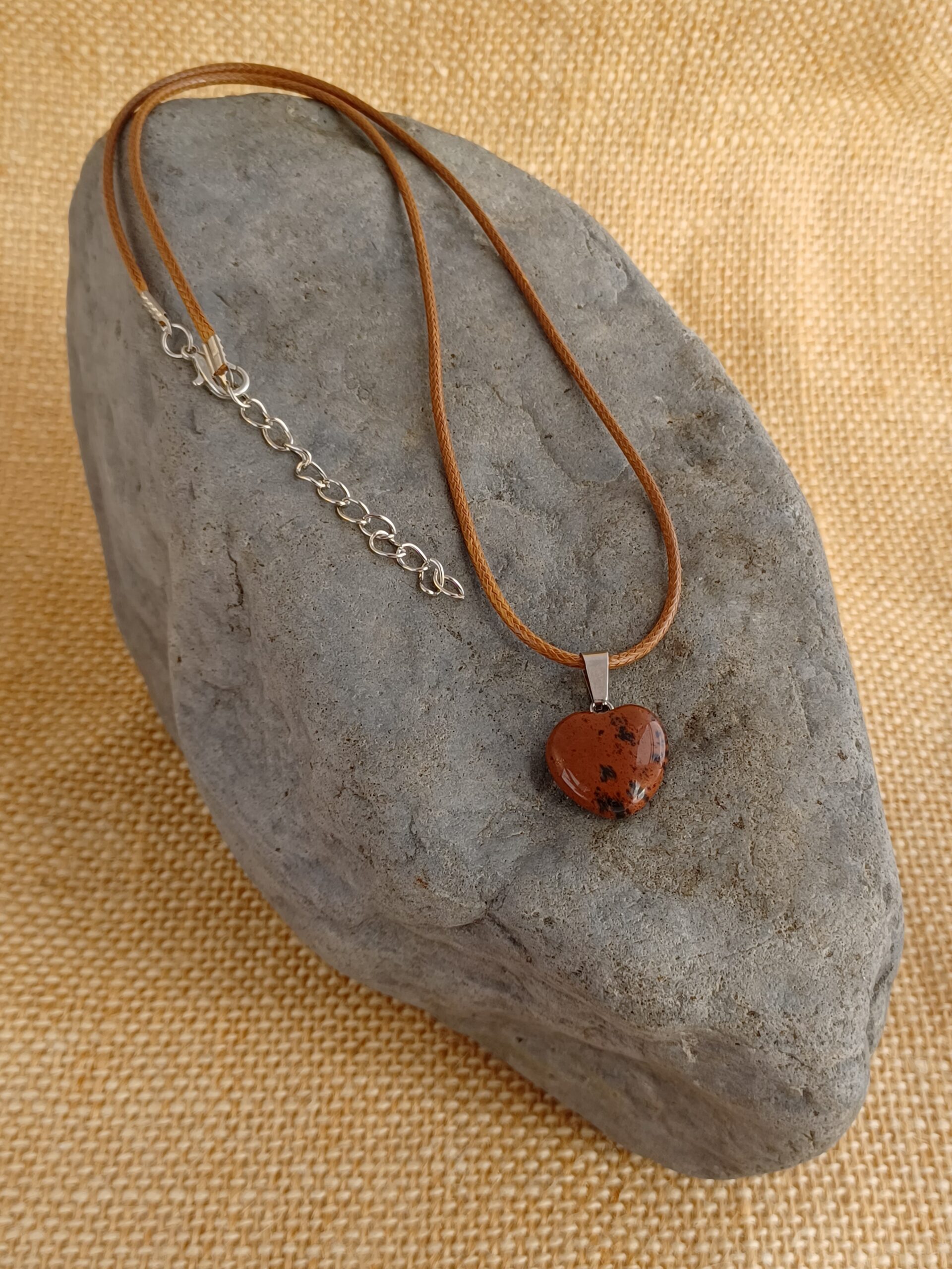 MAHOGANY OBSIDIAN HEART SHAPE NECKLACE.
