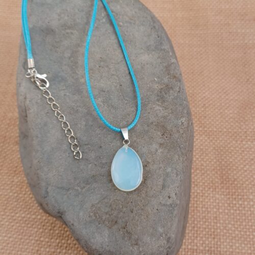 BLUE OPALITE TEAR-DROP NECKLACE.