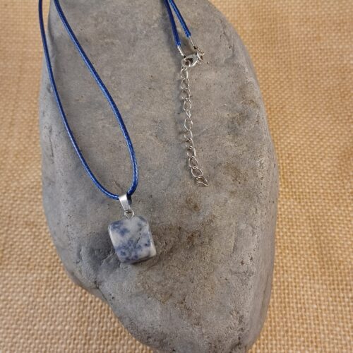 BLUE JASPER STONE PENDANT NECKLACE