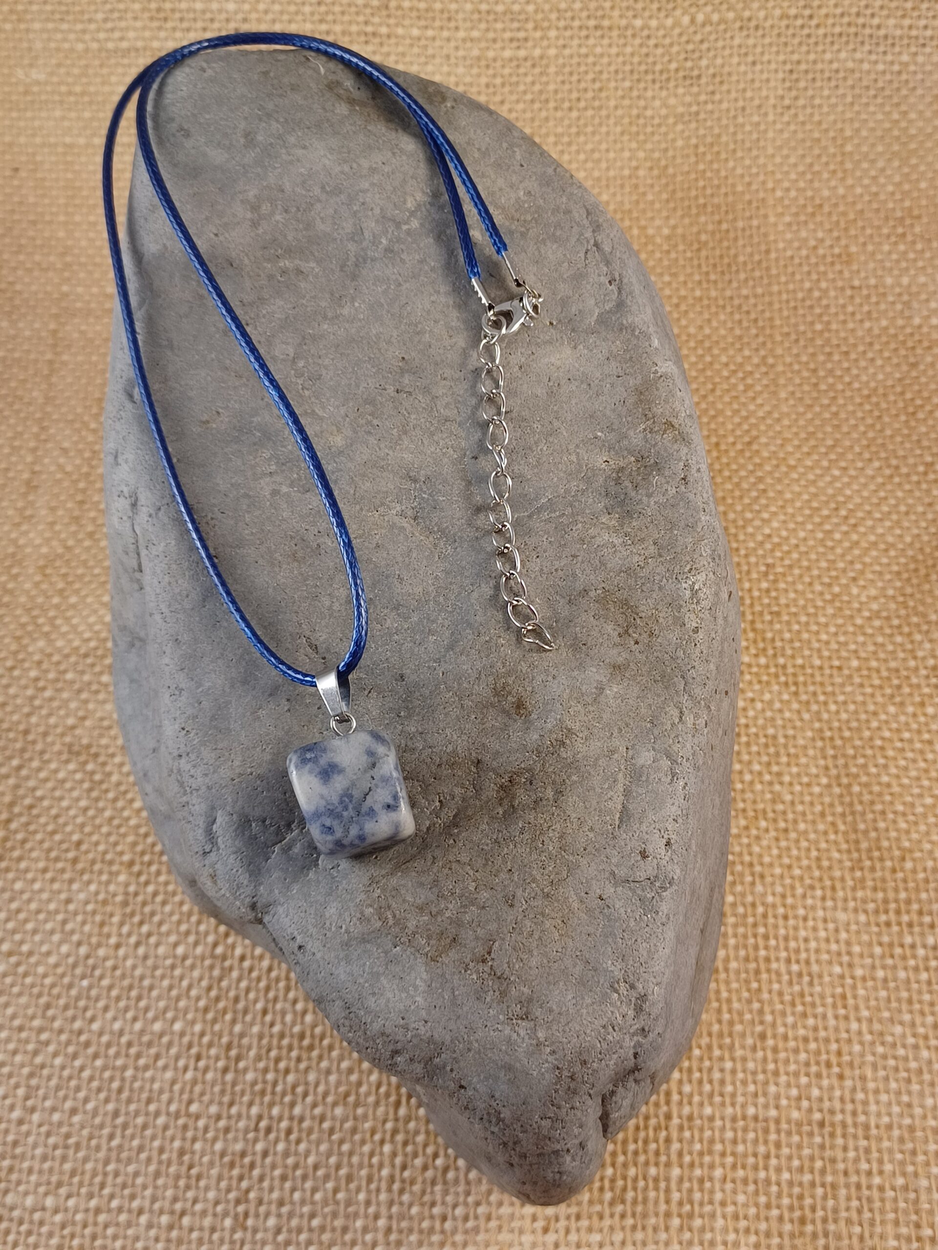 BLUE JASPER STONE PENDANT NECKLACE