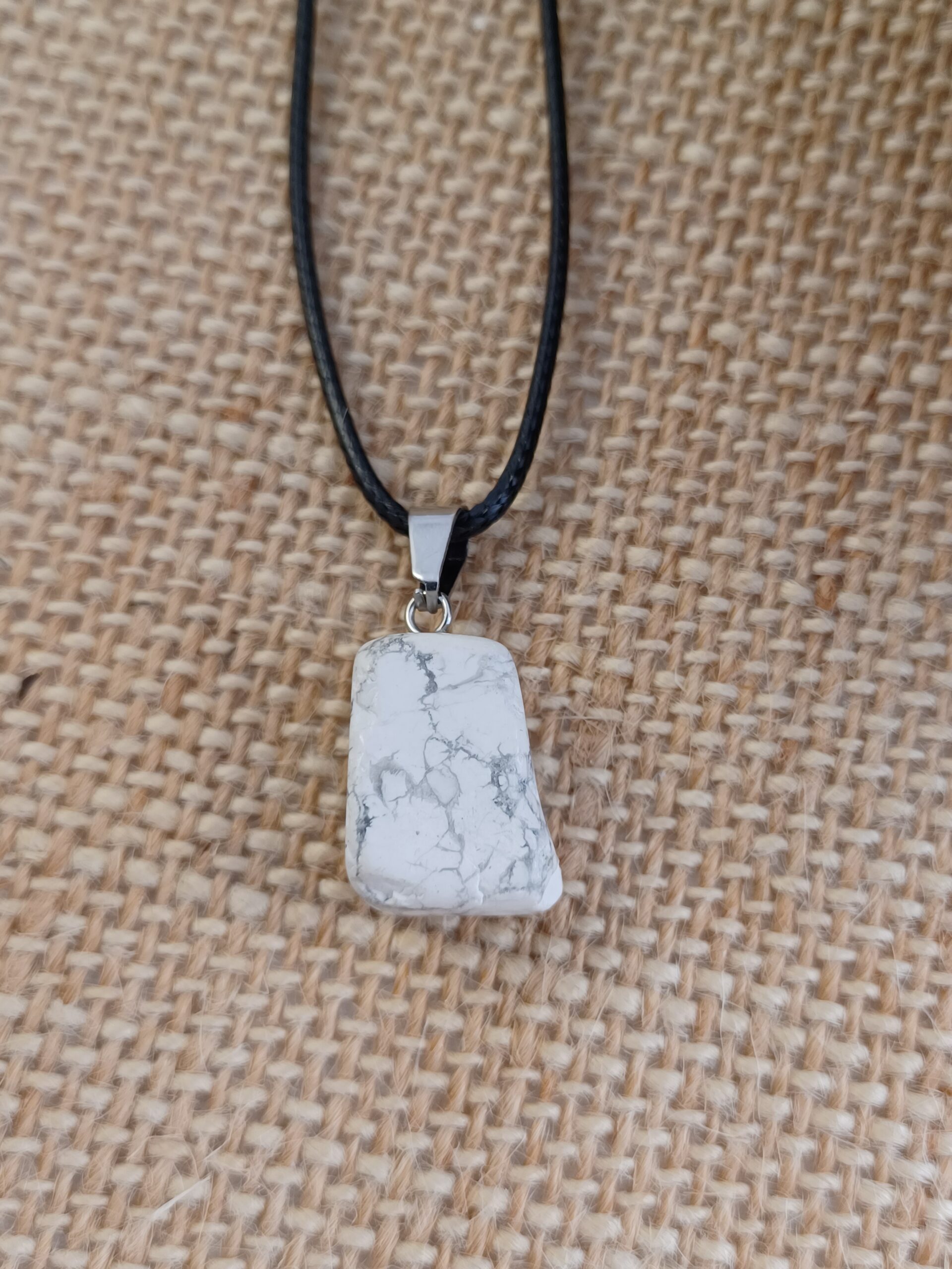 HOWLITE STONE PENDANT NECKLACE - Image 4