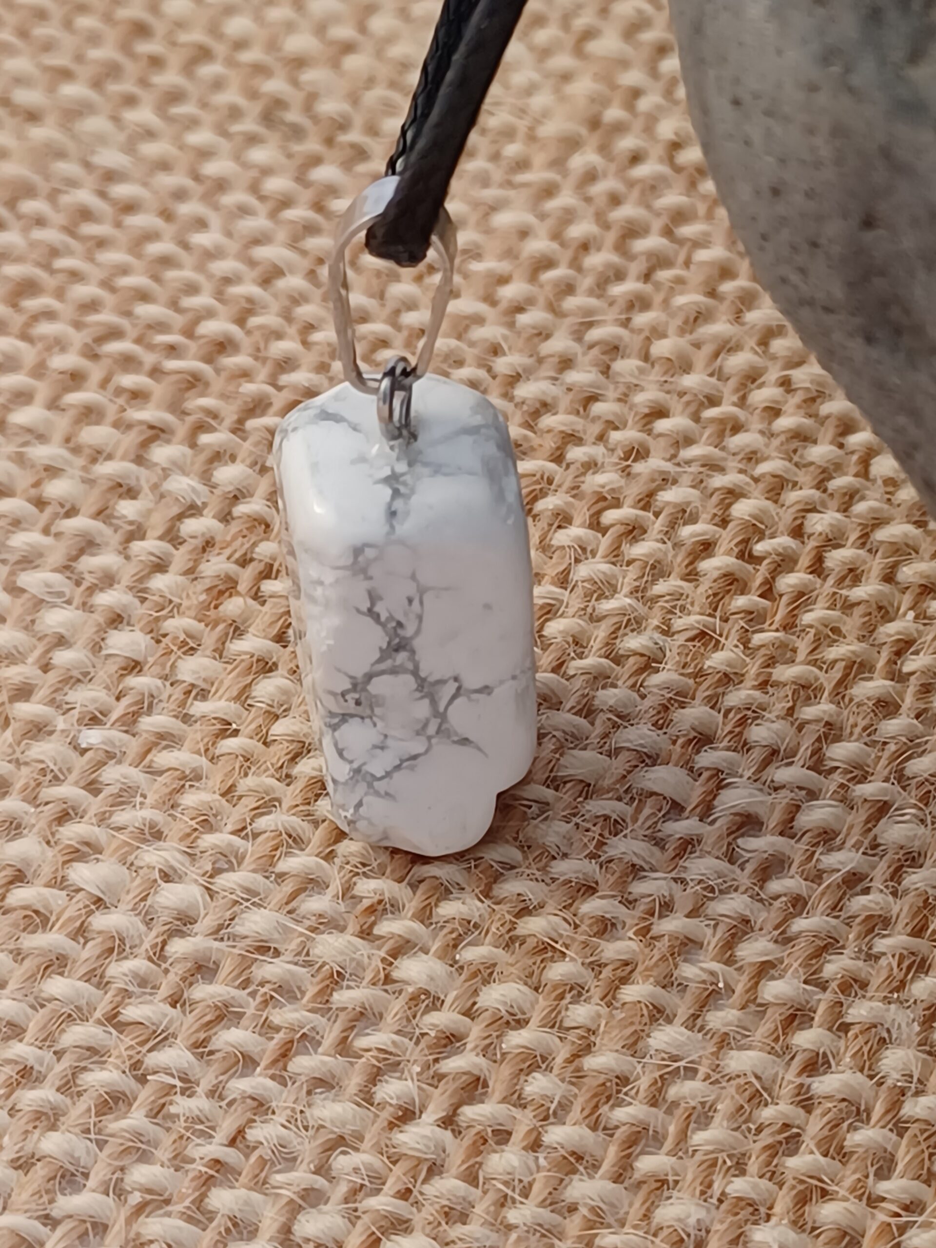 HOWLITE STONE PENDANT NECKLACE - Image 3