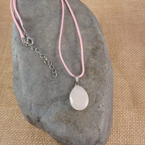 ROSE QUARTZ TEAR DROP PENDANT NECKLACE.
