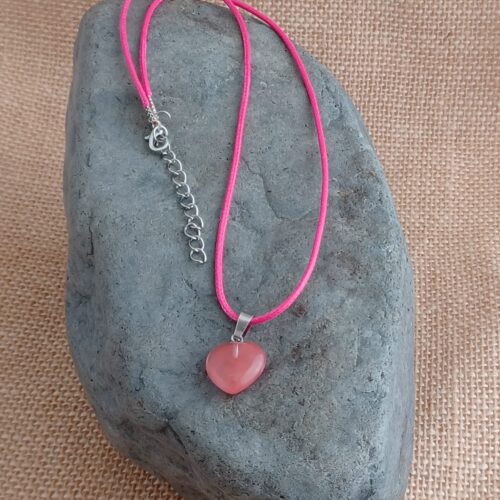 ROSE QUARTZ HEART SHAPE PENDANT NECKLACE.