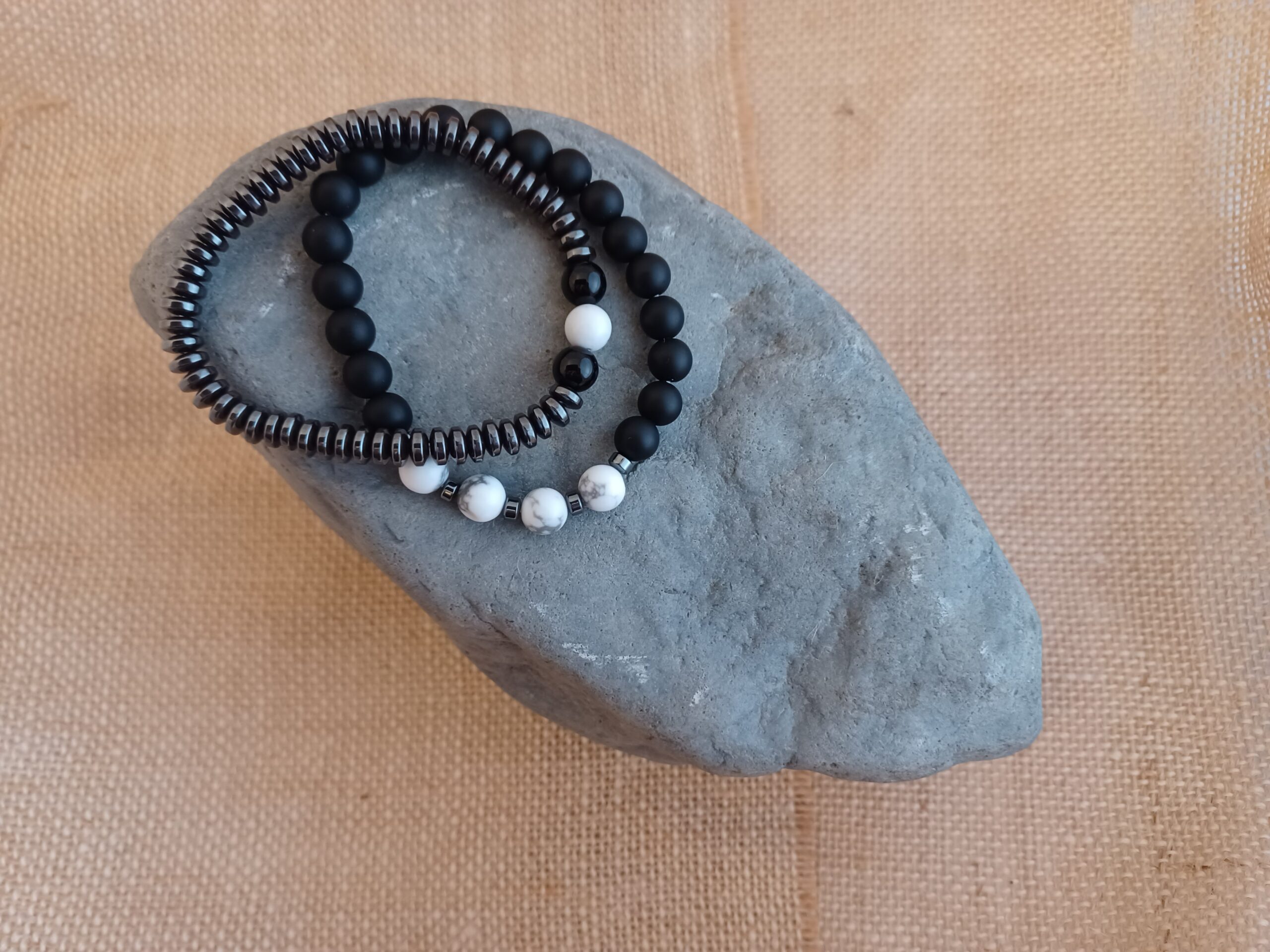 2 PIECES MAGNETIC HEMATITE AND HOWLITE STONE BRACELETS