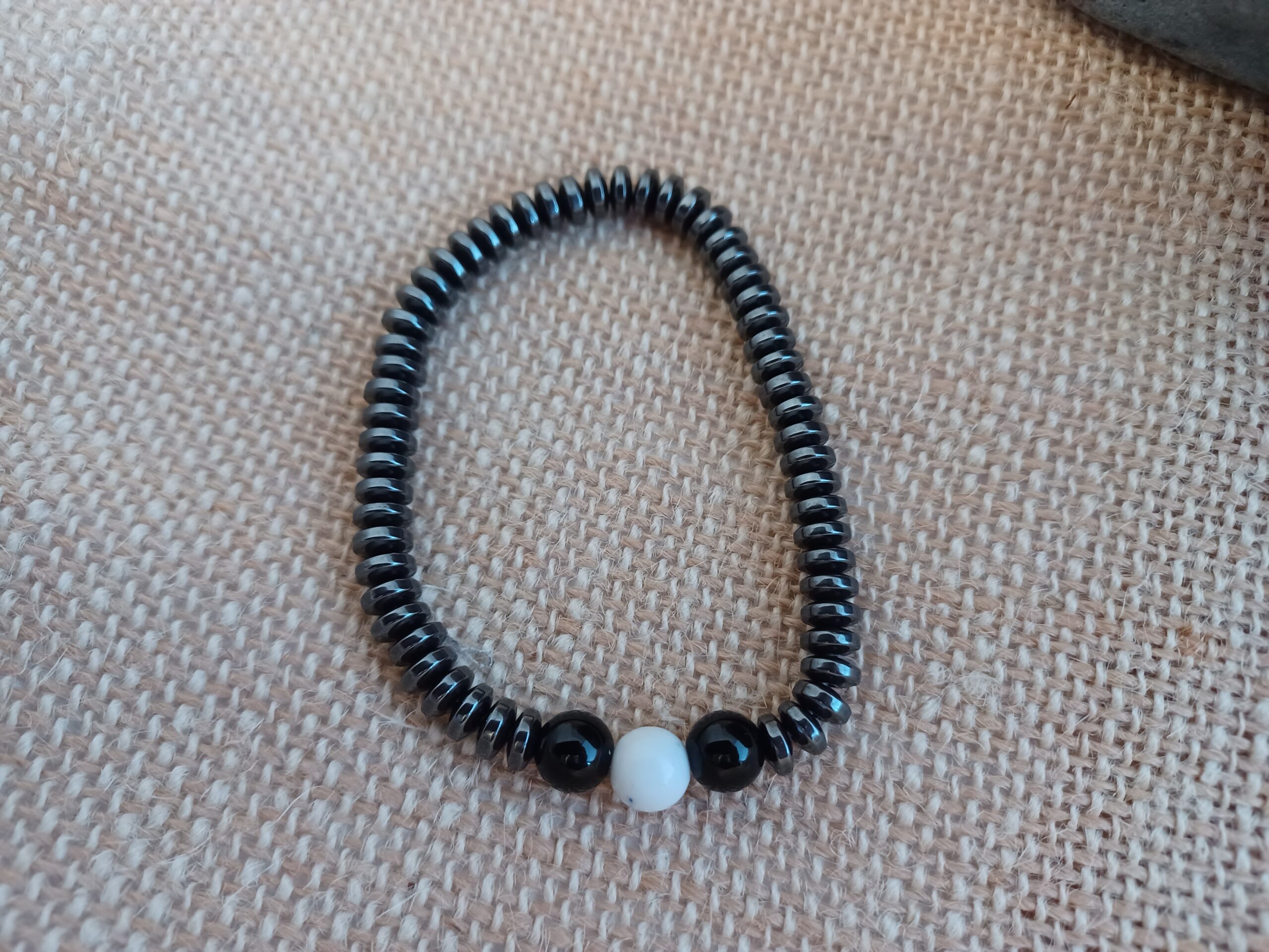 2 PIECES MAGNETIC HEMATITE AND HOWLITE STONE BRACELETS - Image 3