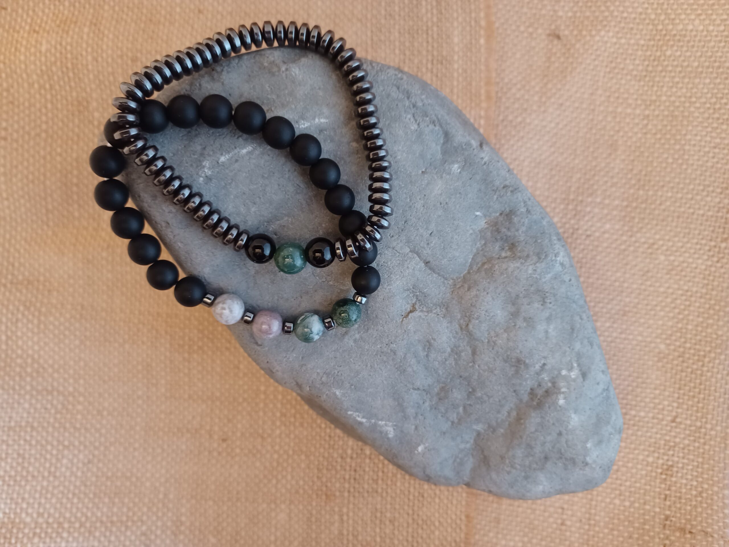 2 PIECES MAGNETIC HEMATITE AND STONE BRACELETS